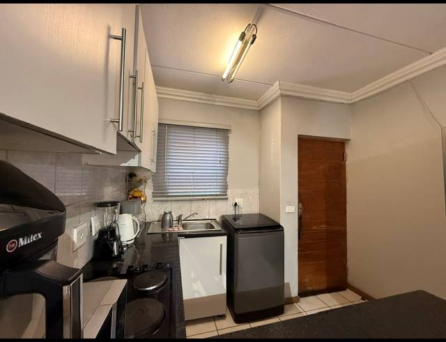 2 BEDROOM APARTMENT FOR SALE IN KEMPTON PARK CENTRAL